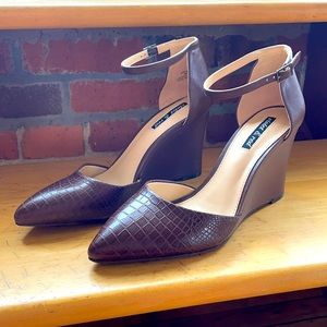 VOLET & RED Avelino Leather Wedge, size 9